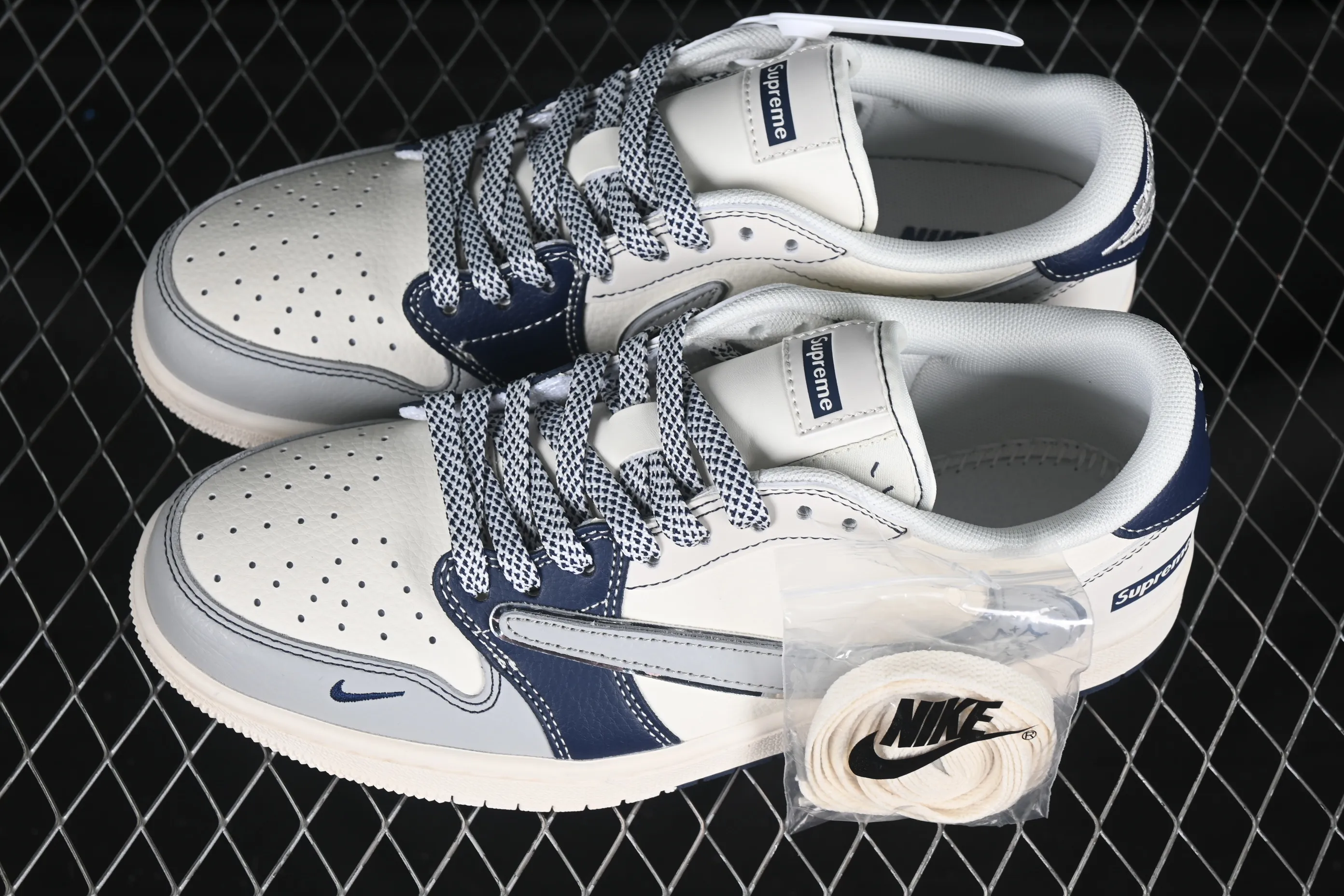 All categories Air Jordan Jordan series basketball shoes Air Jordan 1 Low High-end customized low-top sneakers Travis Scott x Fragment Design x Air Jordan 1 Low OG SP AJ1 Joe 1 Supreme joint gray star low-top cultural casual sneakers XS7089-549